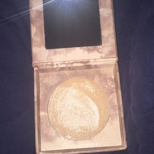 Urban Decay Naked Illuminated highlighter